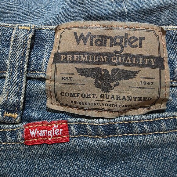 Wrangler Relaxed Fit Five Pocket Denim Shorts Saddle Stitching Mens Size 36 Blue - Picture 7 of 10